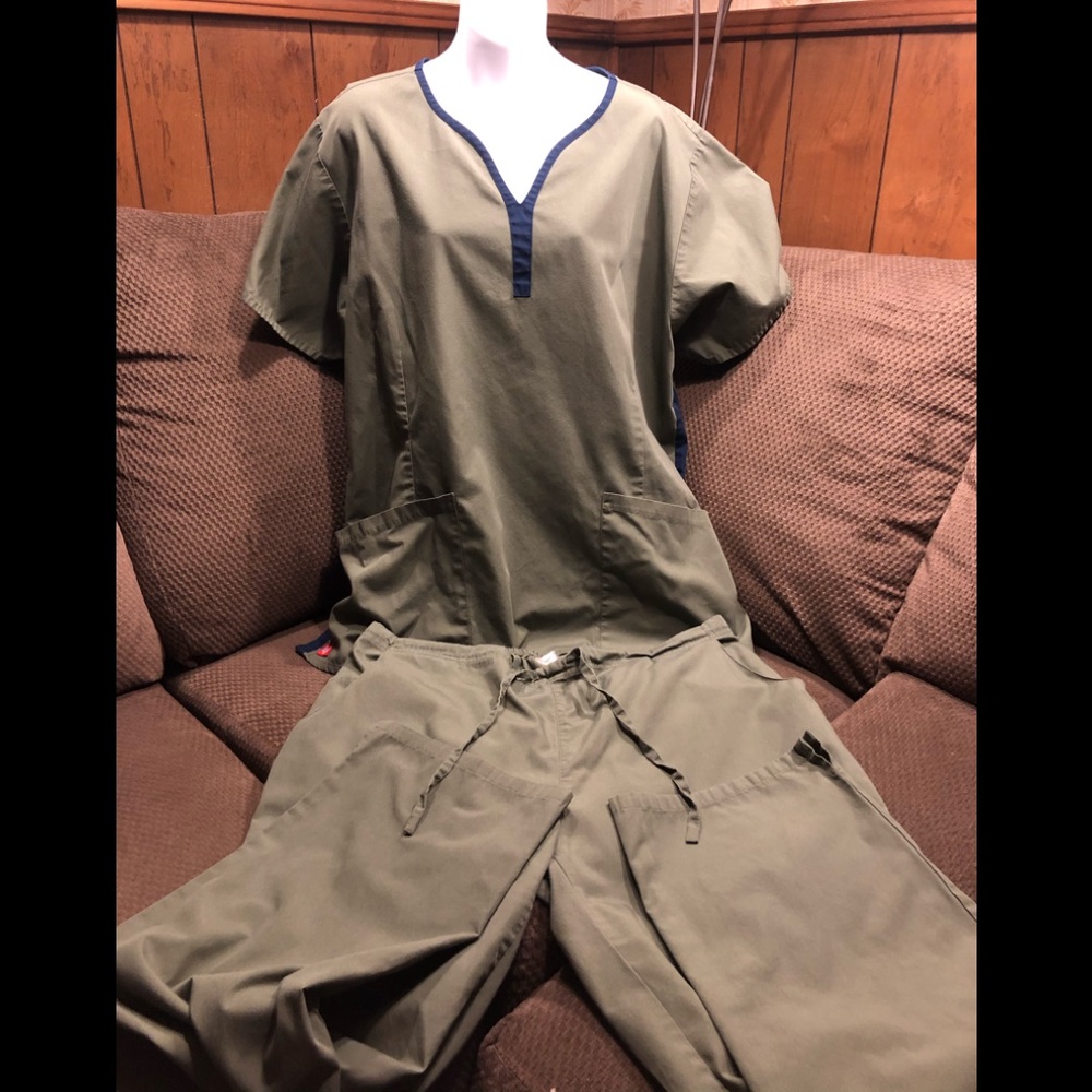 Dickies Scrub Top